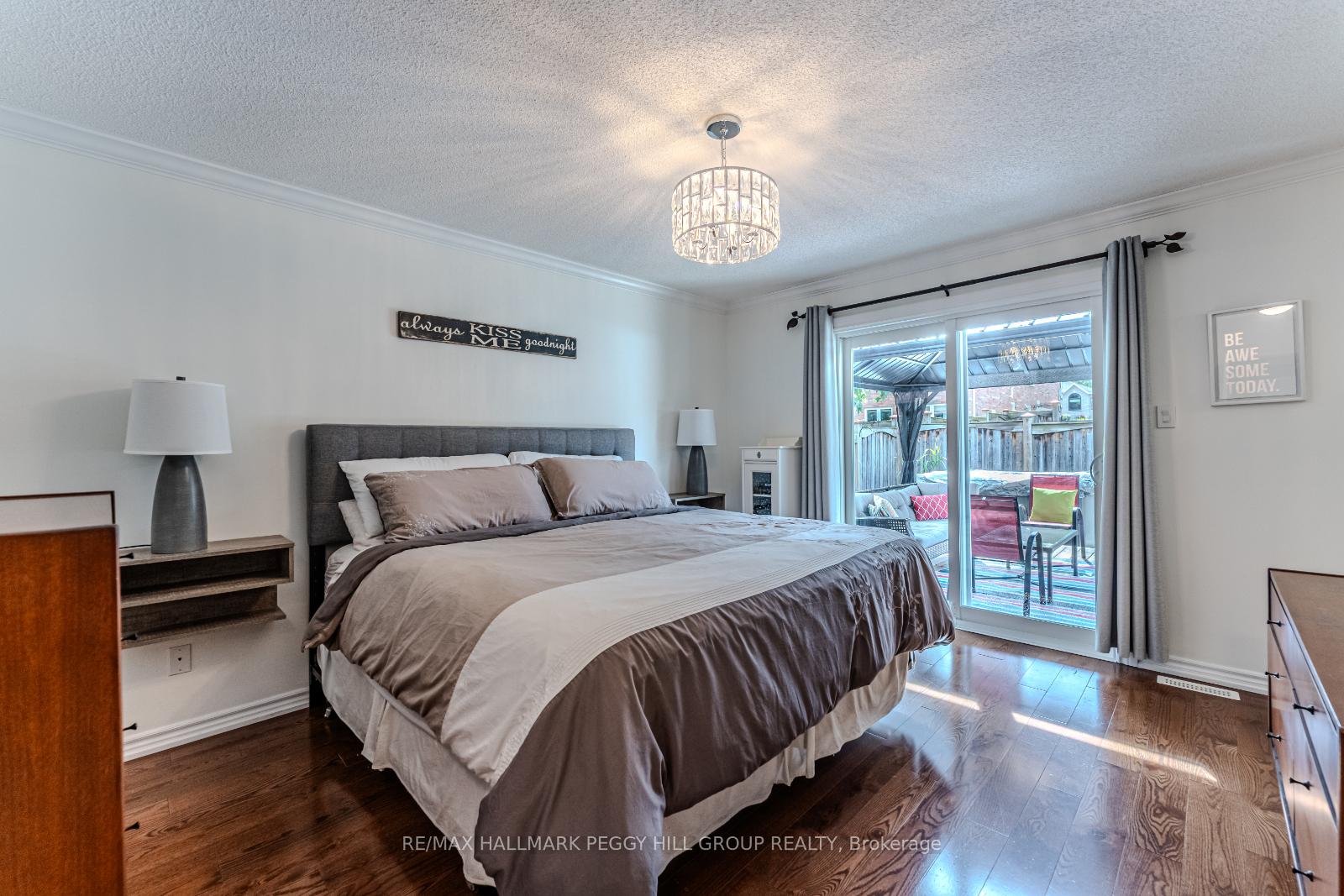 Photo 7 of 95 Crompton Drive, Barrie, Little Lake — HOMEH