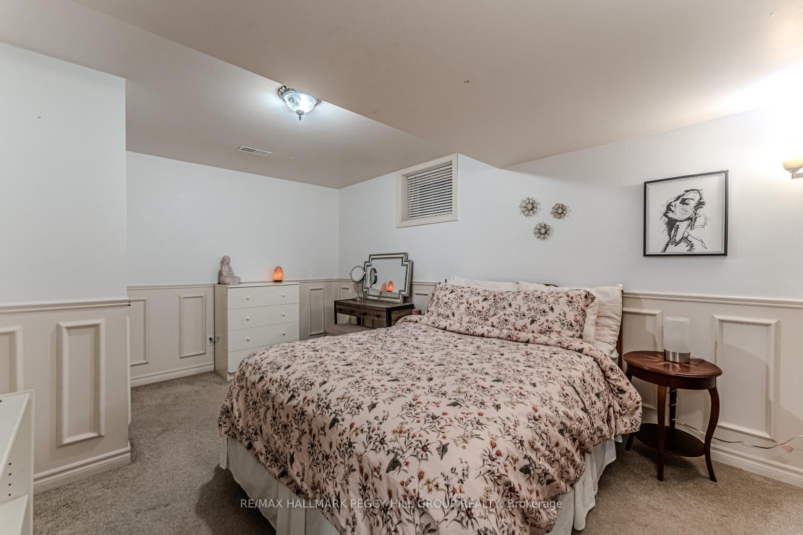 Photo 15 of 95 Crompton Drive, Barrie, Little Lake — HOMEH