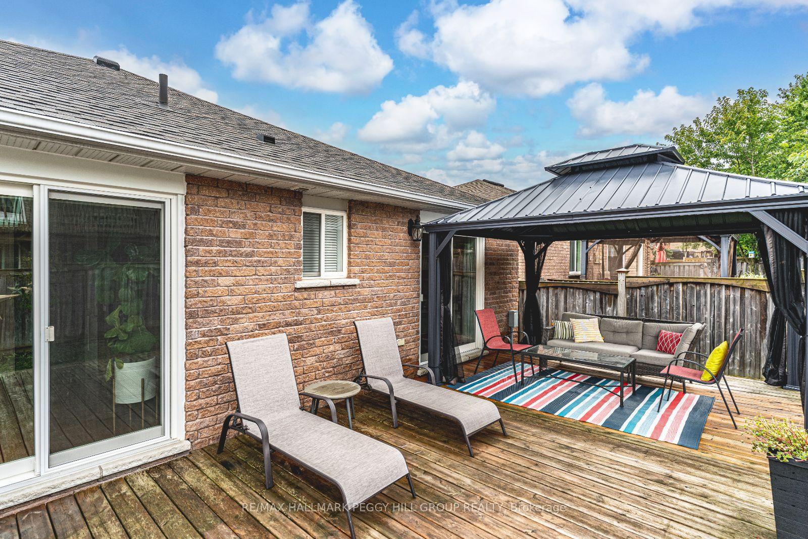 Photo 17 of 95 Crompton Drive, Barrie, Little Lake — HOMEH