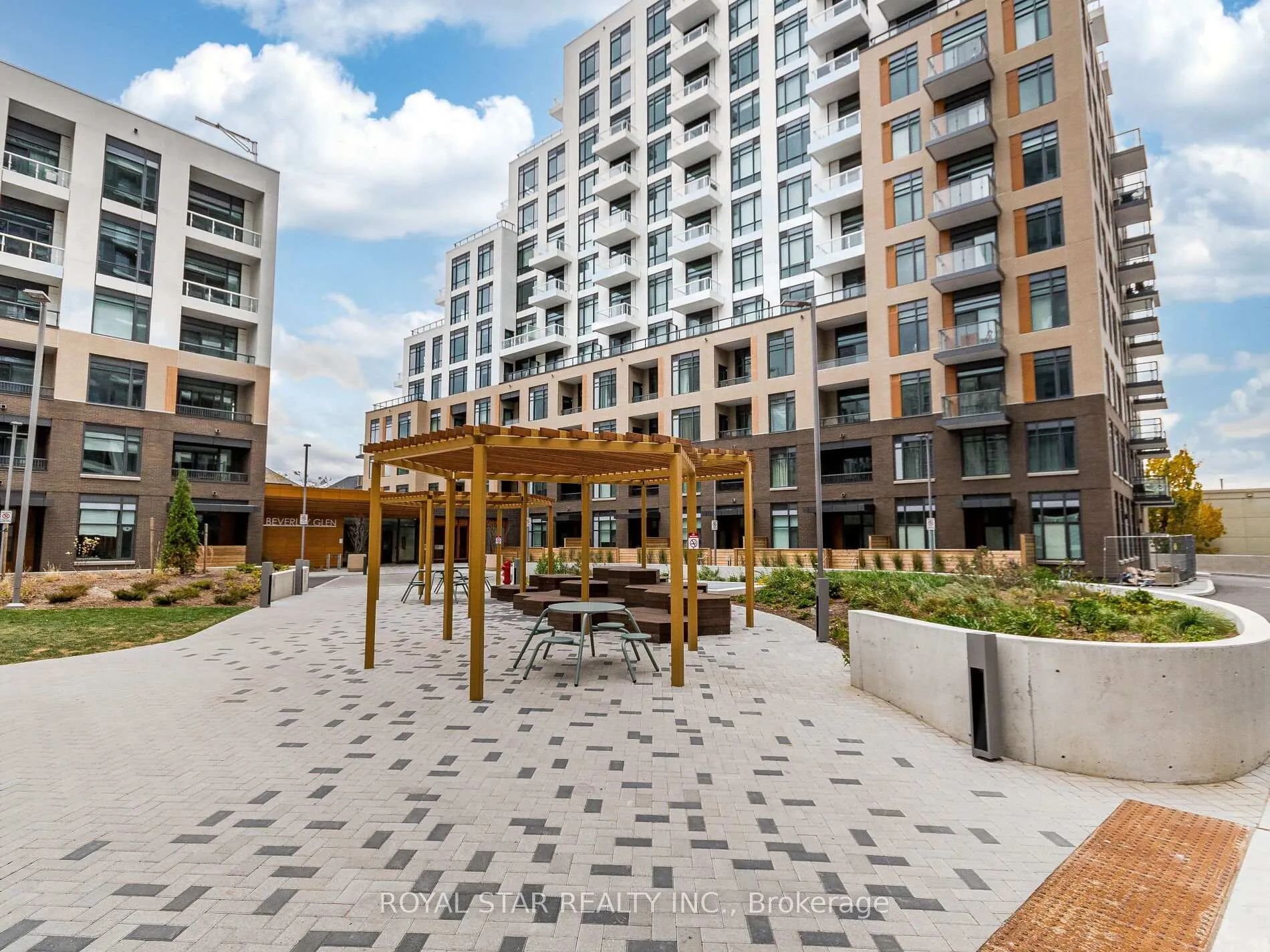 Photo 2 of Unit C901, 8 Beverley Glen Boulevard, Vaughan, Beverley Glen — HOMEH