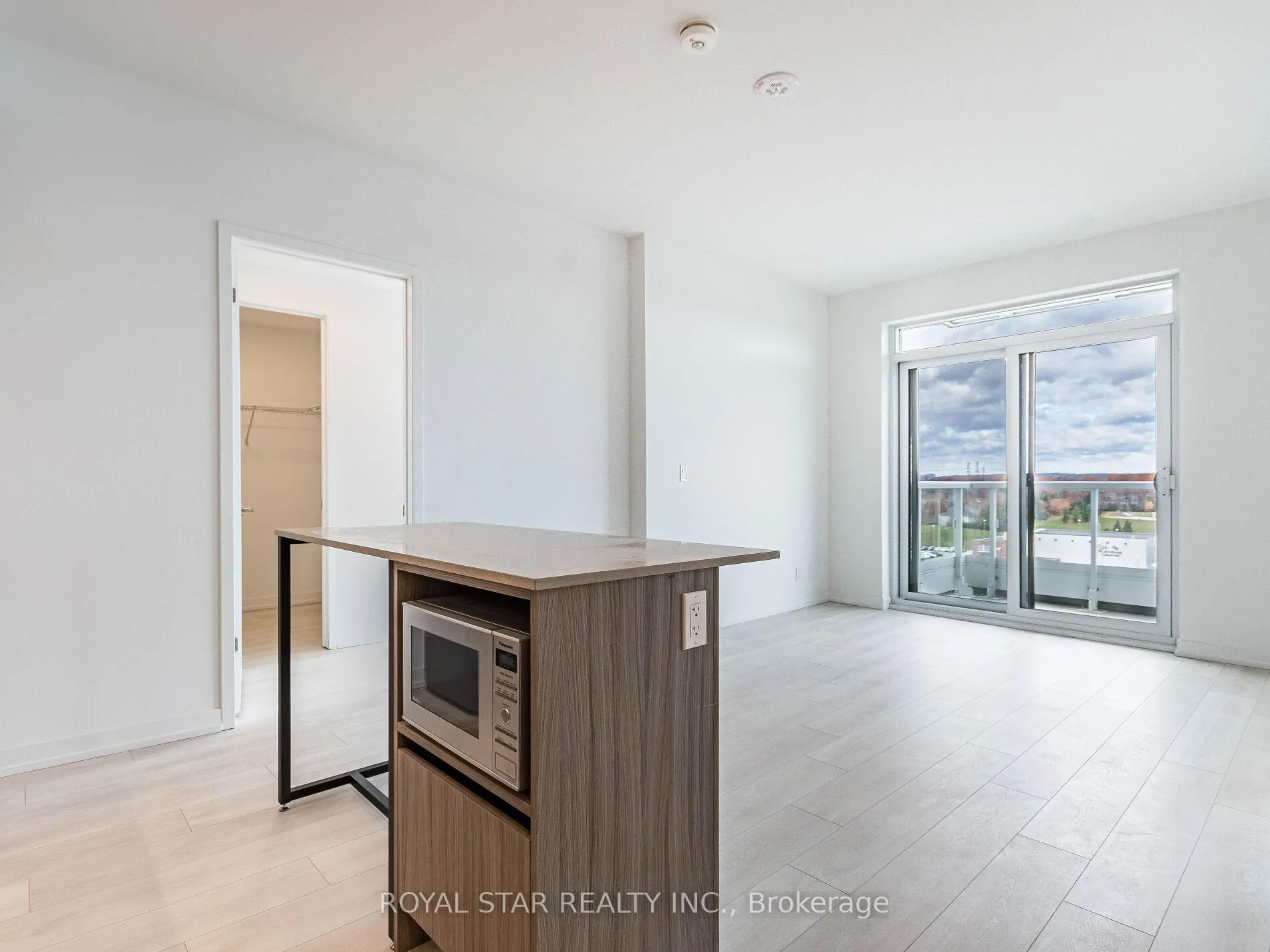 Photo 8 of Unit C901, 8 Beverley Glen Boulevard, Vaughan, Beverley Glen — HOMEH