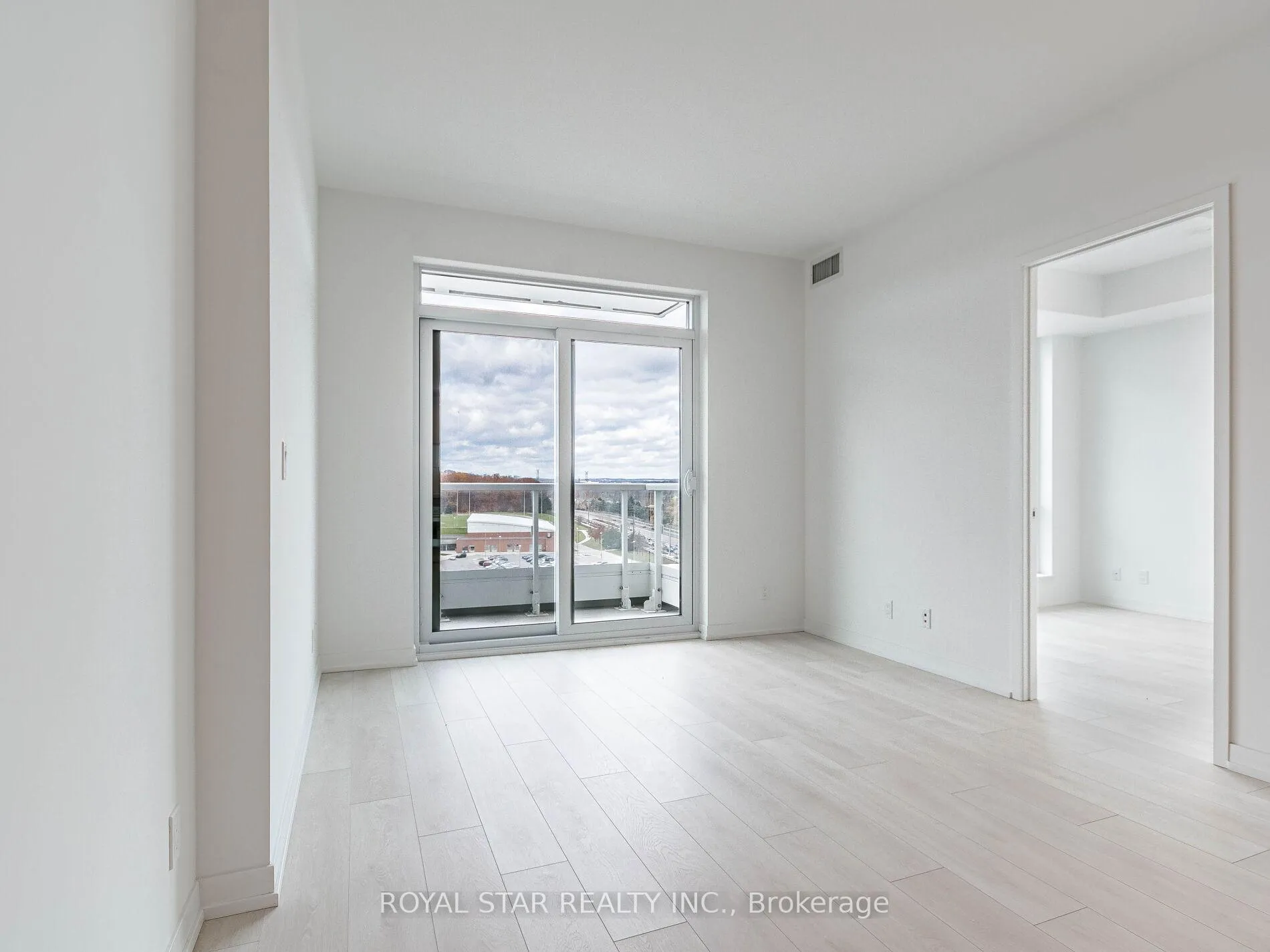 Photo 9 of Unit C901, 8 Beverley Glen Boulevard, Vaughan, Beverley Glen — HOMEH