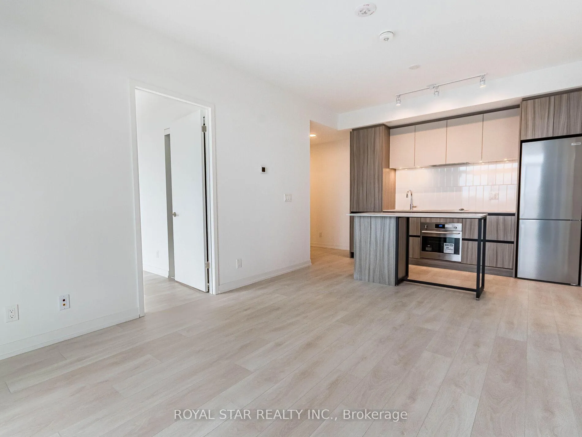 Photo 10 of Unit C901, 8 Beverley Glen Boulevard, Vaughan, Beverley Glen — HOMEH