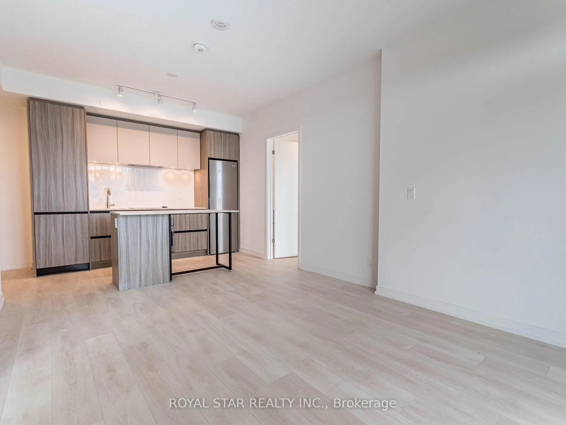 Photo 11 of Unit C901, 8 Beverley Glen Boulevard, Vaughan, Beverley Glen — HOMEH