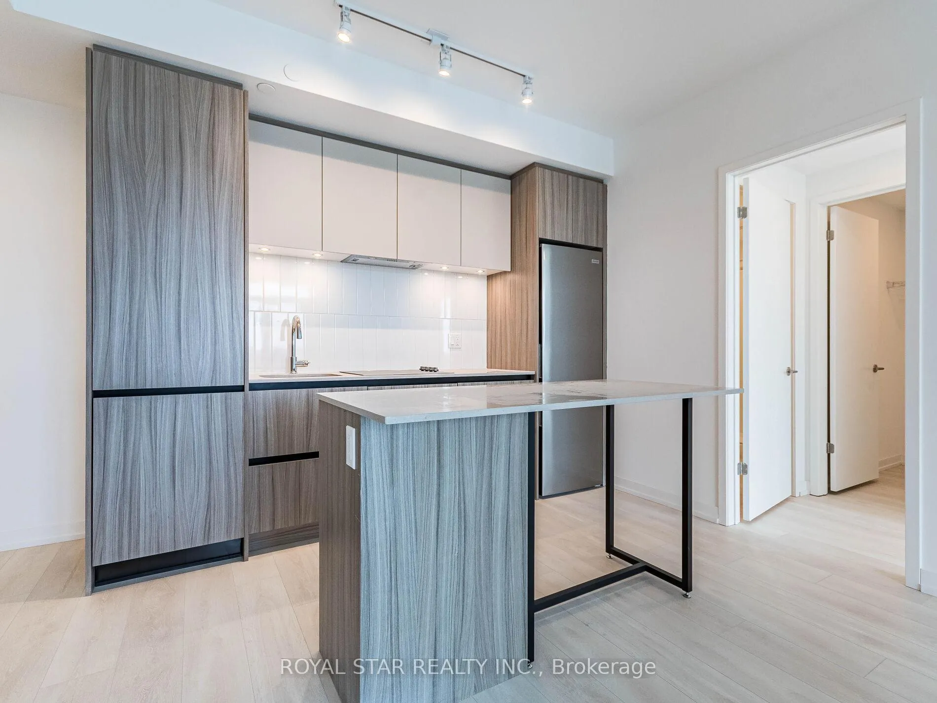 Photo 12 of Unit C901, 8 Beverley Glen Boulevard, Vaughan, Beverley Glen — HOMEH