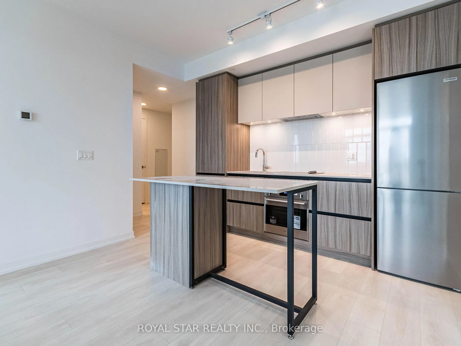 Photo 13 of Unit C901, 8 Beverley Glen Boulevard, Vaughan, Beverley Glen — HOMEH