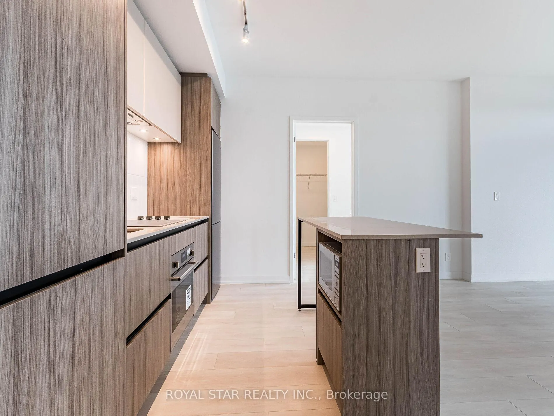 Photo 14 of Unit C901, 8 Beverley Glen Boulevard, Vaughan, Beverley Glen — HOMEH