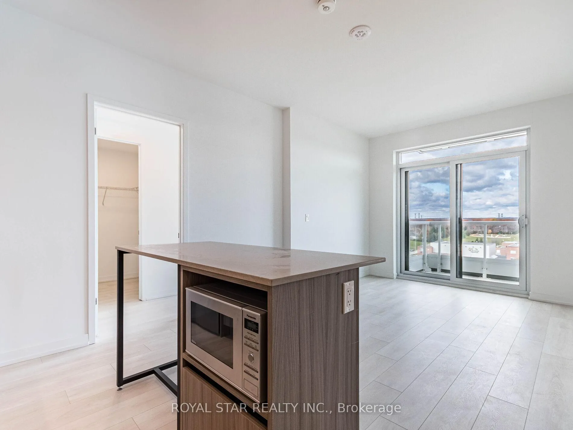 Photo 16 of Unit C901, 8 Beverley Glen Boulevard, Vaughan, Beverley Glen — HOMEH