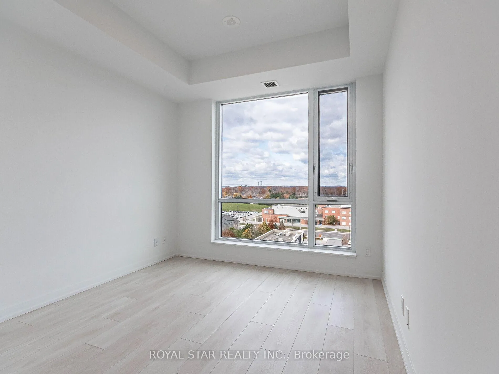Photo 19 of Unit C901, 8 Beverley Glen Boulevard, Vaughan, Beverley Glen — HOMEH
