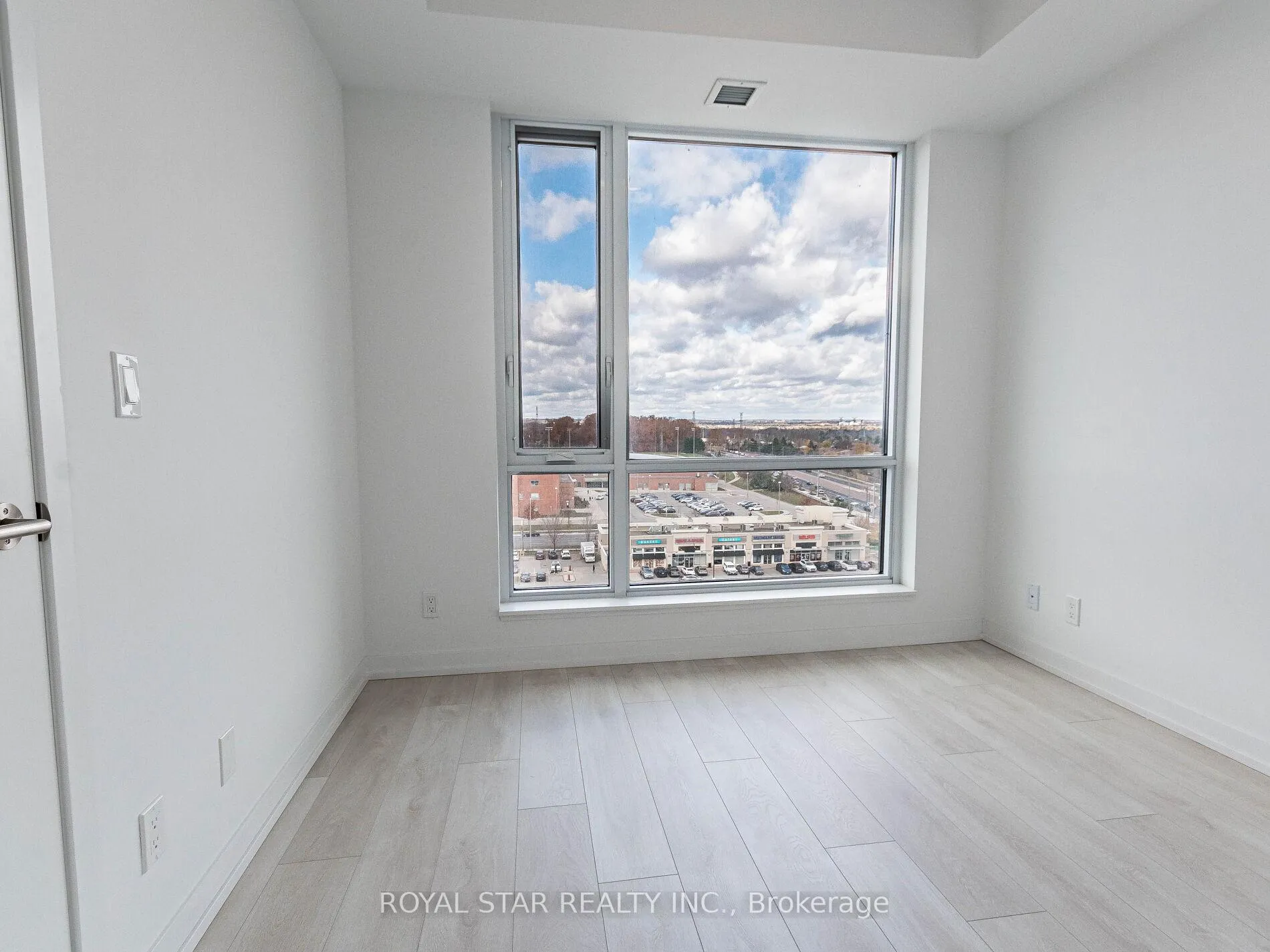 Photo 28 of Unit C901, 8 Beverley Glen Boulevard, Vaughan, Beverley Glen — HOMEH