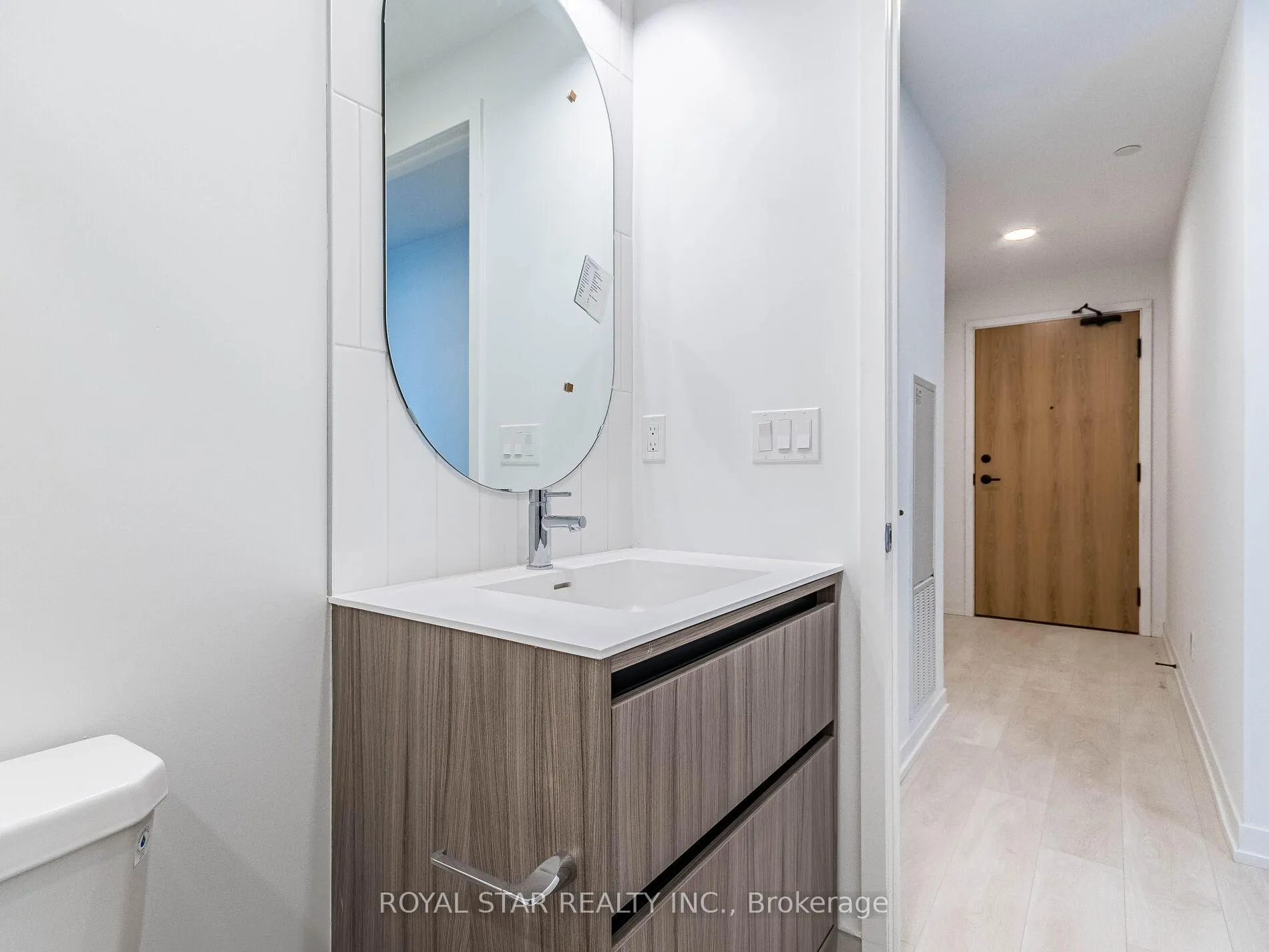 Photo 33 of Unit C901, 8 Beverley Glen Boulevard, Vaughan, Beverley Glen — HOMEH
