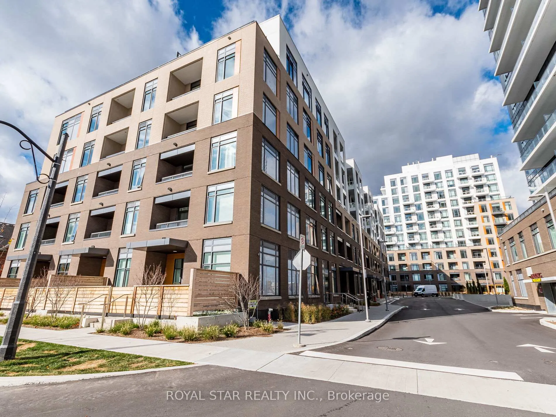 Photo 39 of Unit C901, 8 Beverley Glen Boulevard, Vaughan, Beverley Glen — HOMEH