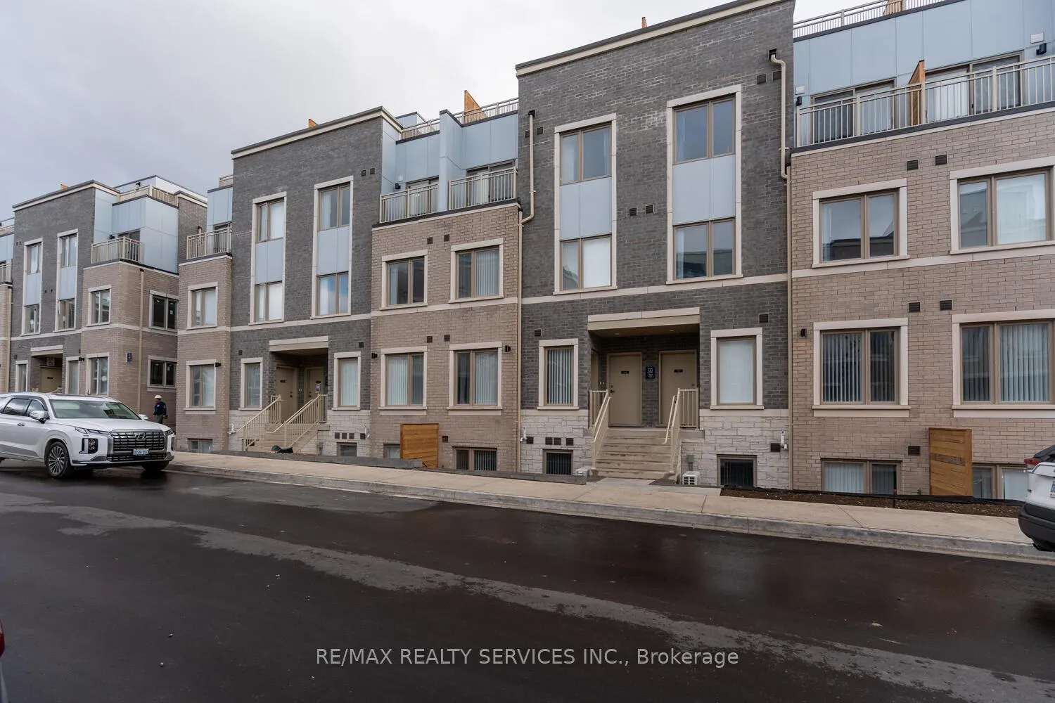Photo 2 of Unit TH 305, 130 Honeyscrisp Crescent, Vaughan, Vaughan Corporate Centre — HOMEH