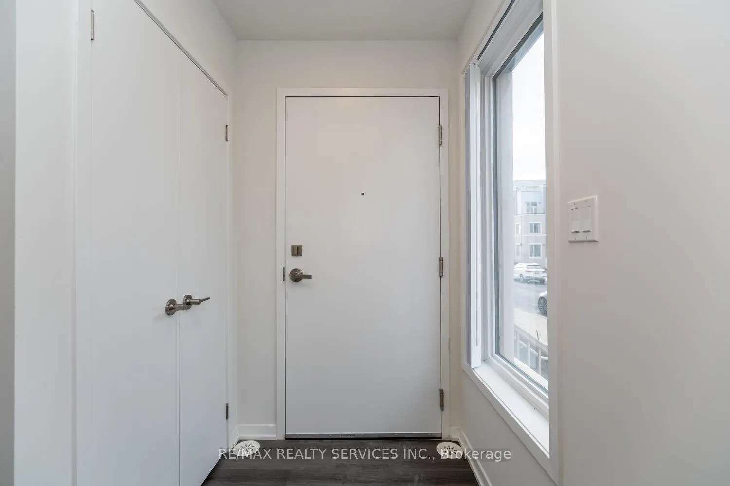 Photo 4 of Unit TH 305, 130 Honeyscrisp Crescent, Vaughan, Vaughan Corporate Centre — HOMEH