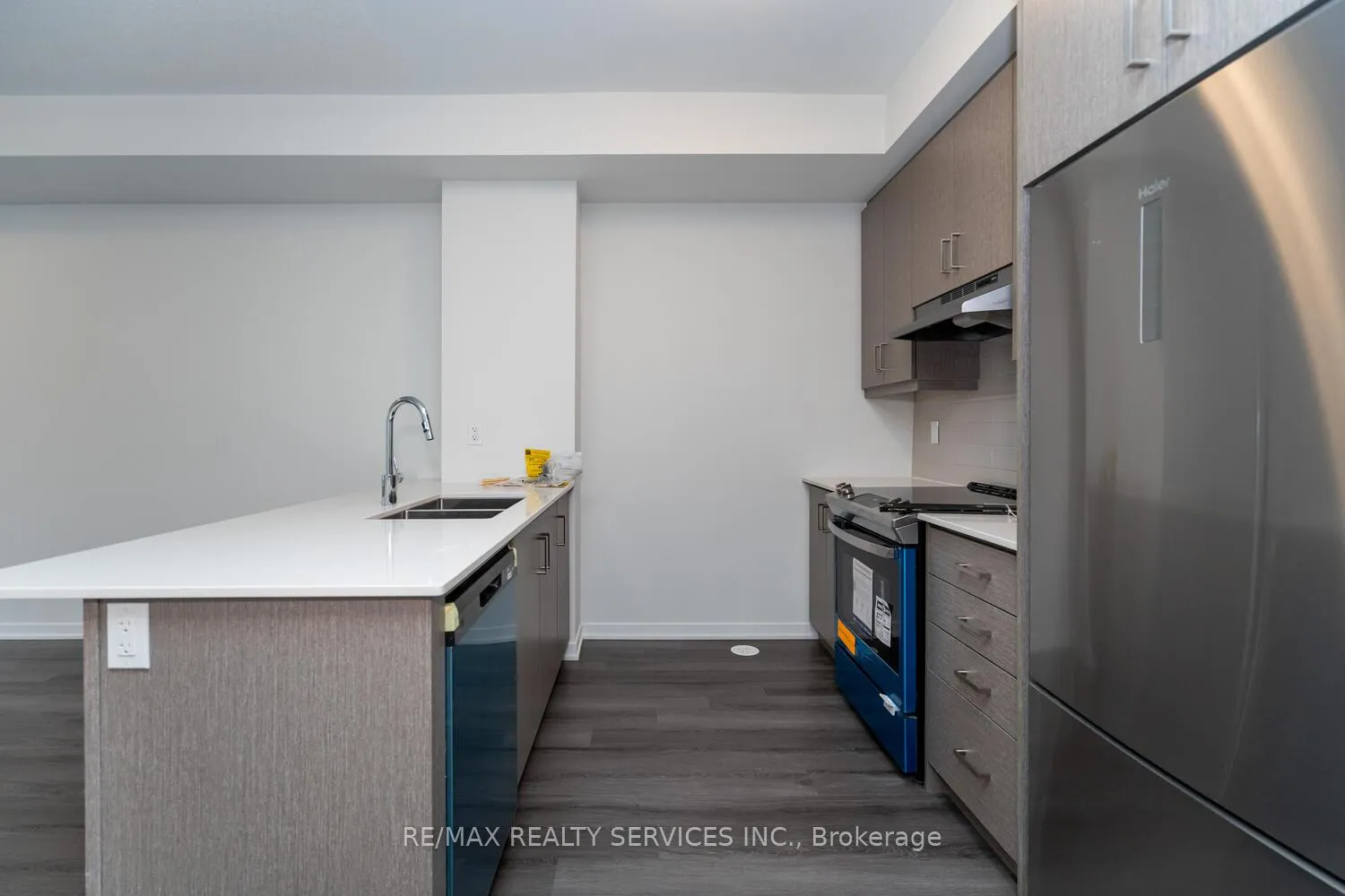 Photo 10 of Unit TH 305, 130 Honeyscrisp Crescent, Vaughan, Vaughan Corporate Centre — HOMEH