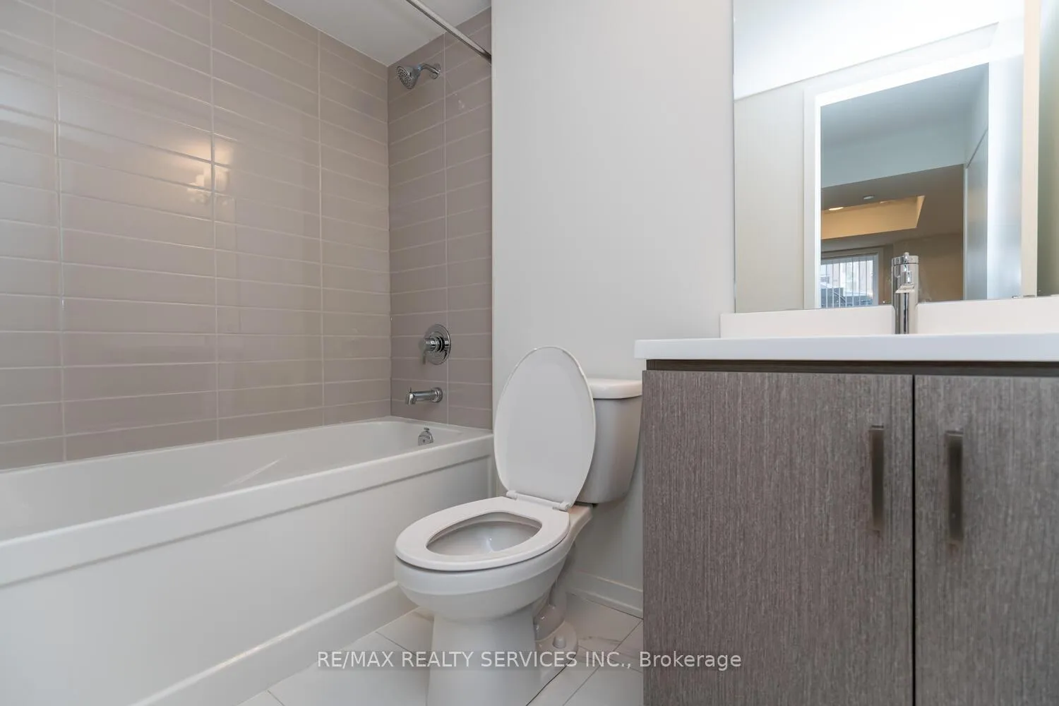 Photo 18 of Unit TH 305, 130 Honeyscrisp Crescent, Vaughan, Vaughan Corporate Centre — HOMEH