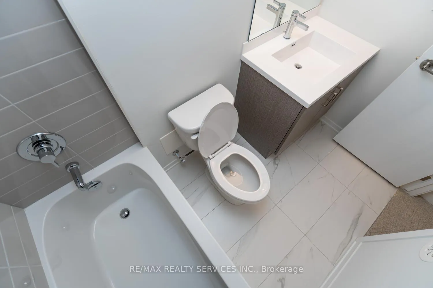 Photo 19 of Unit TH 305, 130 Honeyscrisp Crescent, Vaughan, Vaughan Corporate Centre — HOMEH