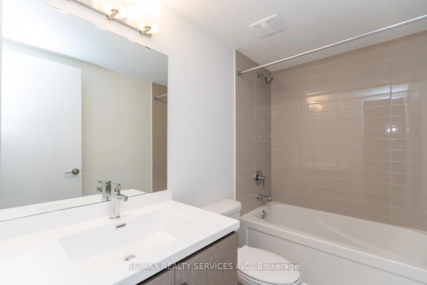 Photo 22 of Unit TH 305, 130 Honeyscrisp Crescent, Vaughan, Vaughan Corporate Centre — HOMEH