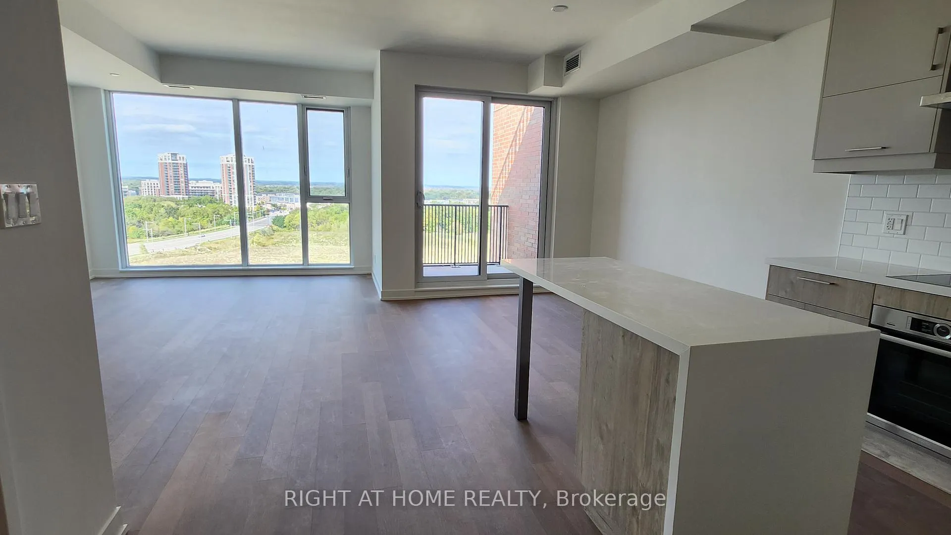 Photo 1 of Unit 913, 38 Simcoe Promenade, Markham, Unionville — HOMEH