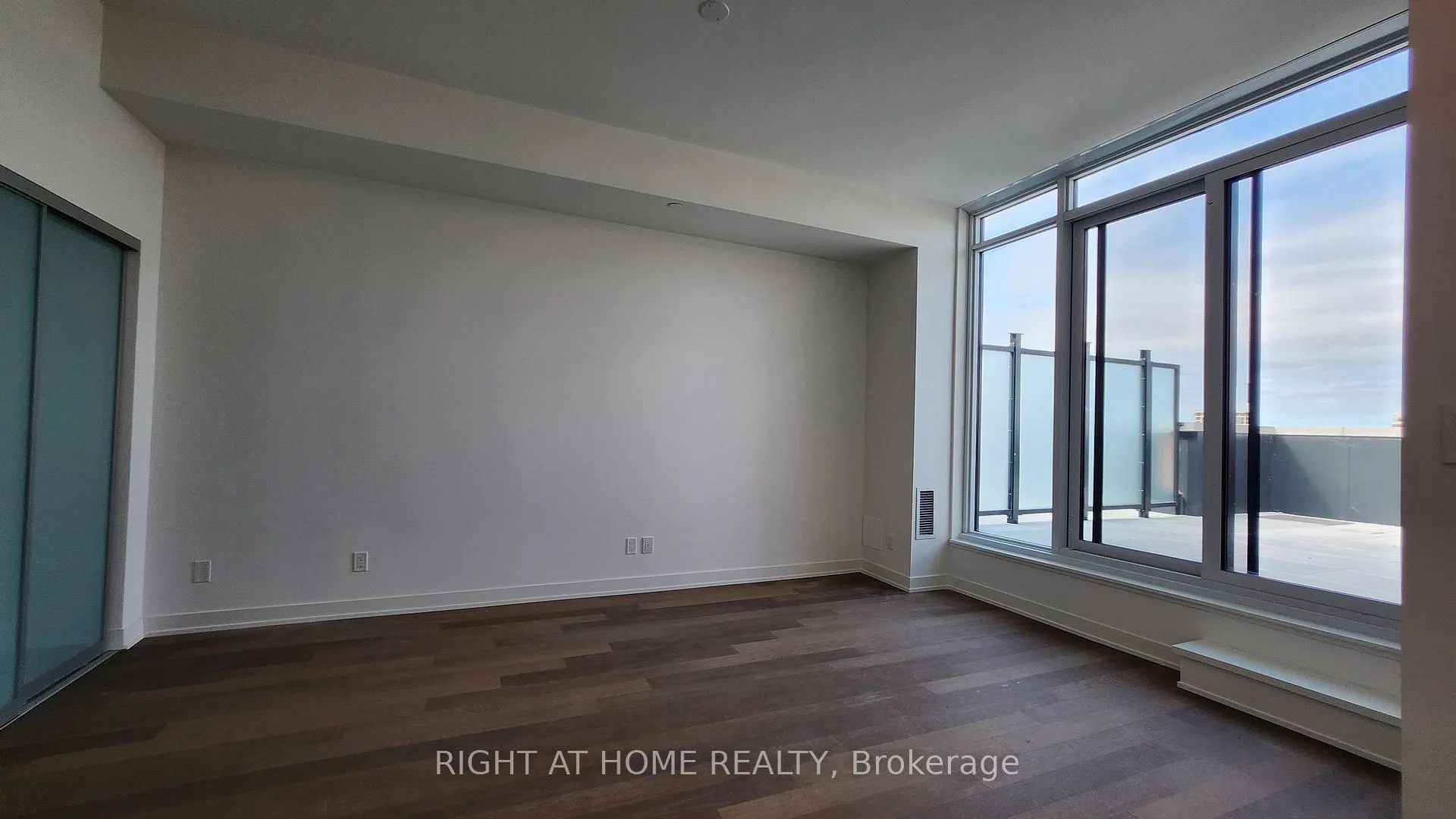 Photo 4 of Unit 913, 38 Simcoe Promenade, Markham, Unionville — HOMEH
