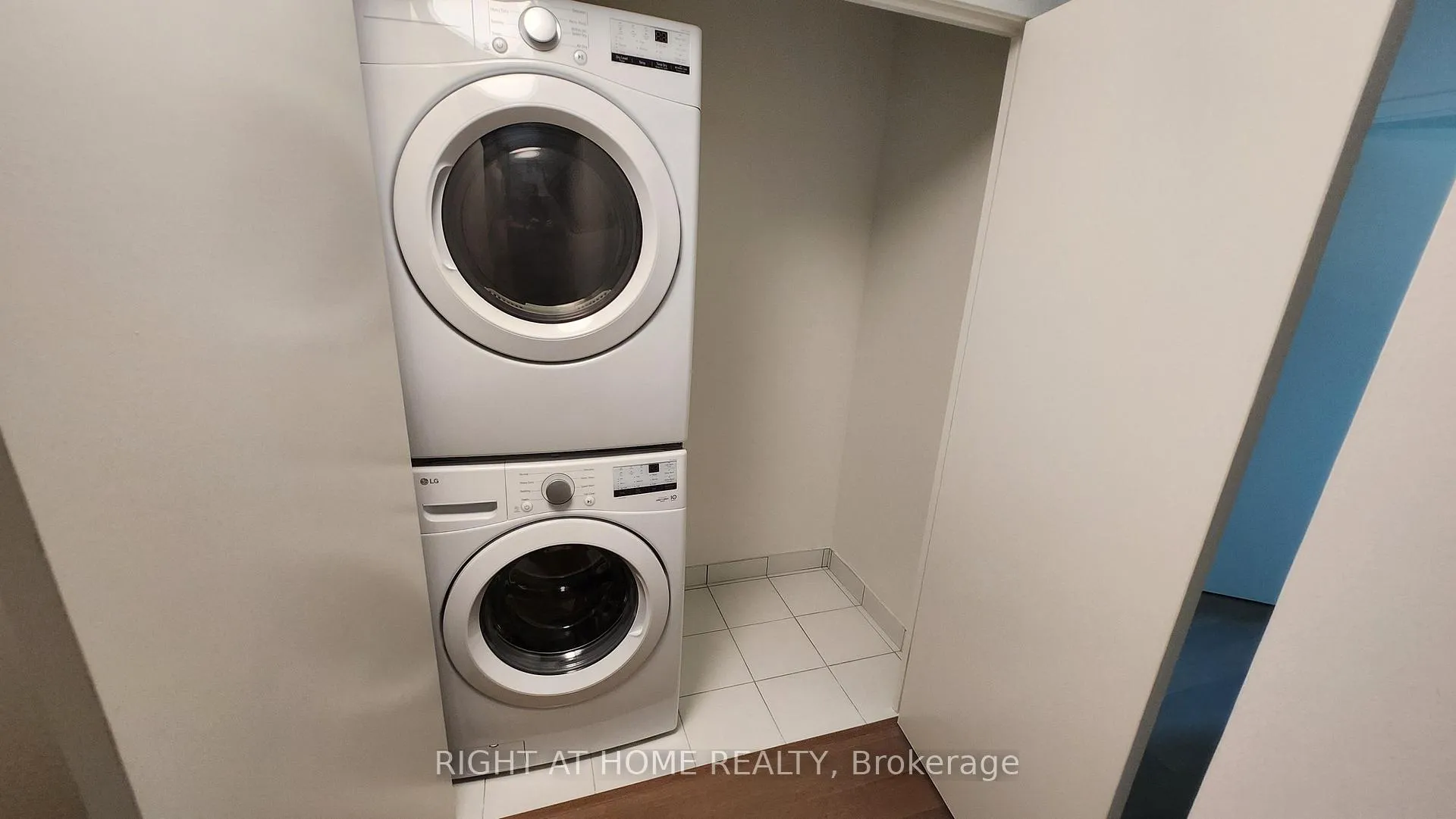 Photo 6 of Unit 913, 38 Simcoe Promenade, Markham, Unionville — HOMEH