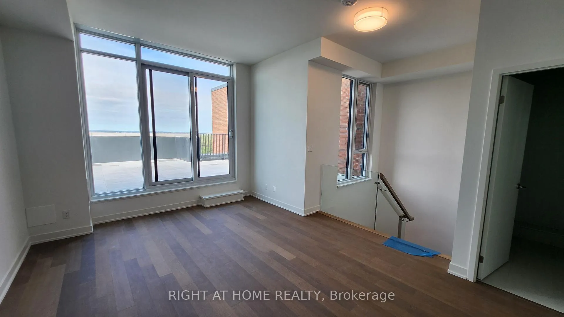 Photo 8 of Unit 913, 38 Simcoe Promenade, Markham, Unionville — HOMEH