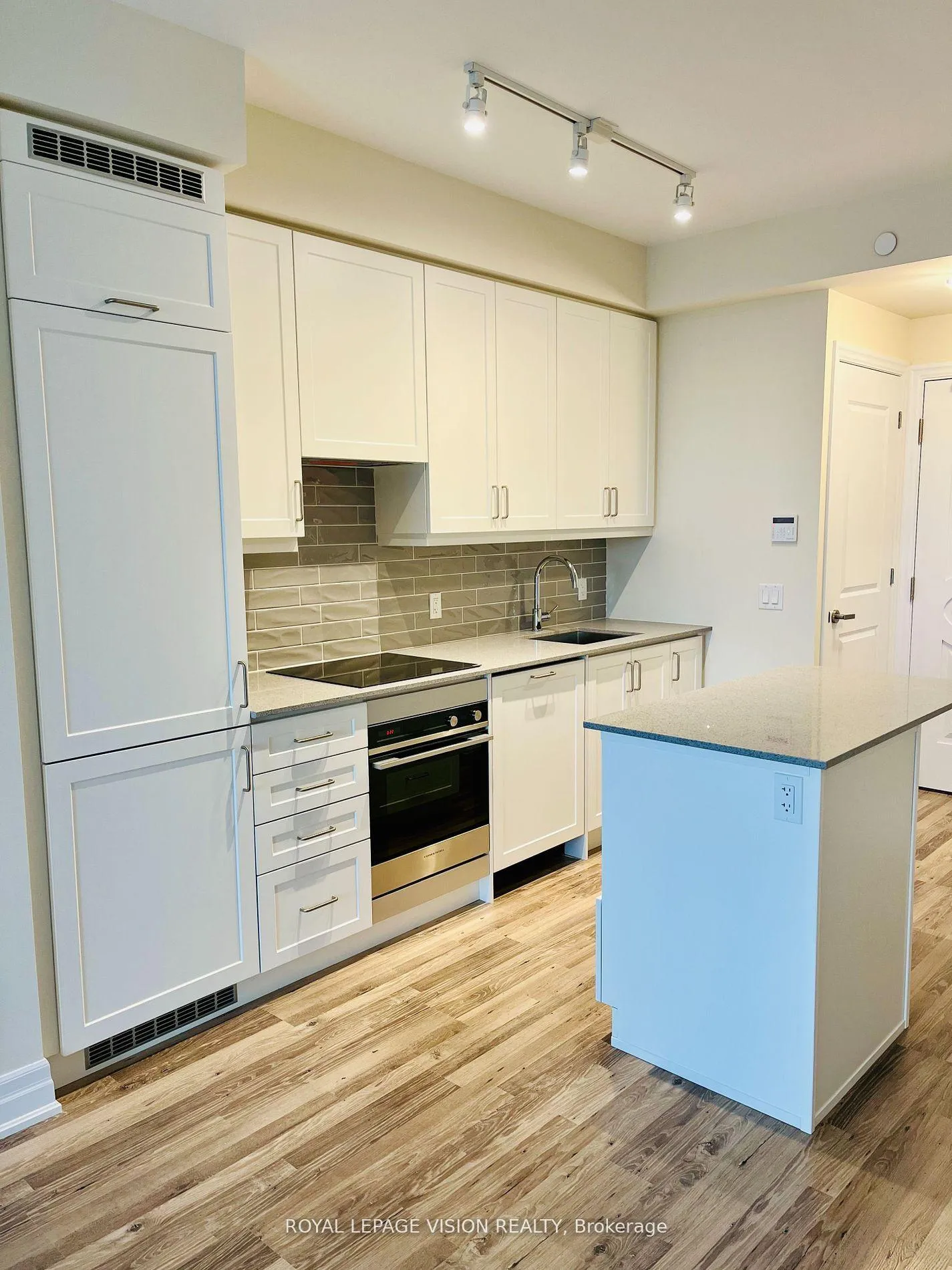 Photo 4 of Unit 1402, 9085 Jane Street, Vaughan, Concord — HOMEH