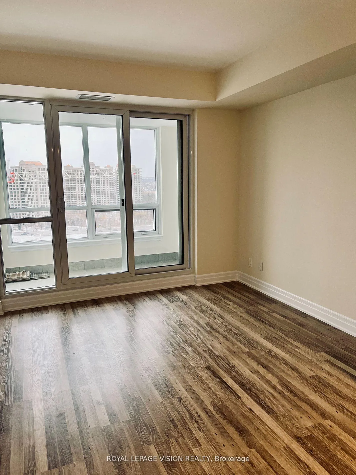 Photo 8 of Unit 1402, 9085 Jane Street, Vaughan, Concord — HOMEH
