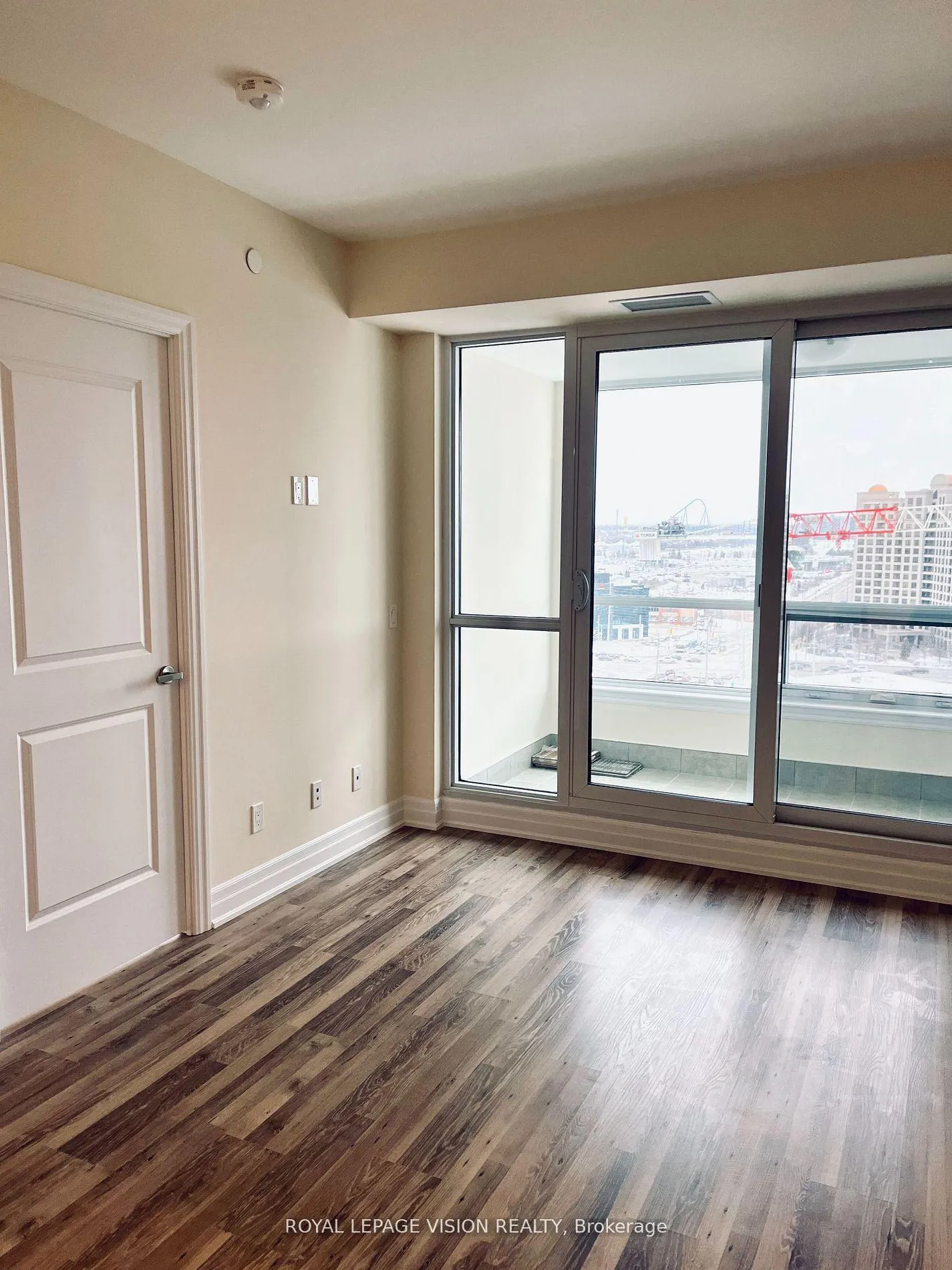 Photo 9 of Unit 1402, 9085 Jane Street, Vaughan, Concord — HOMEH