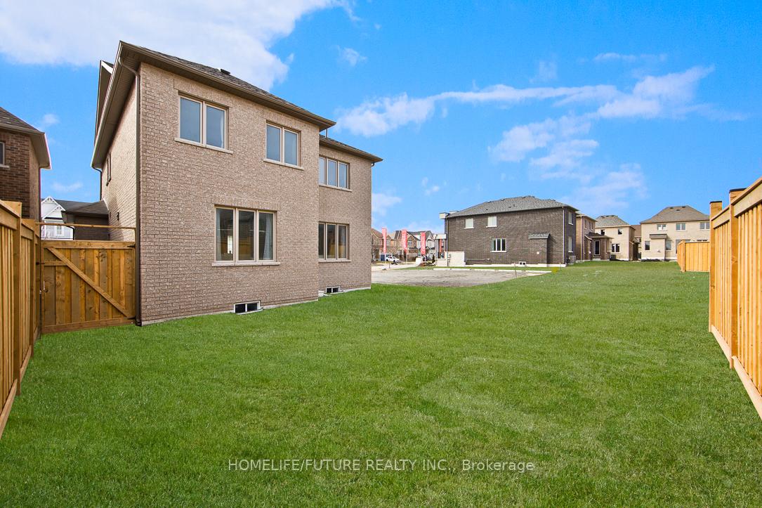 Photo 33 of 100 Grady Drive, Clarington, Newcastle — HOMEH