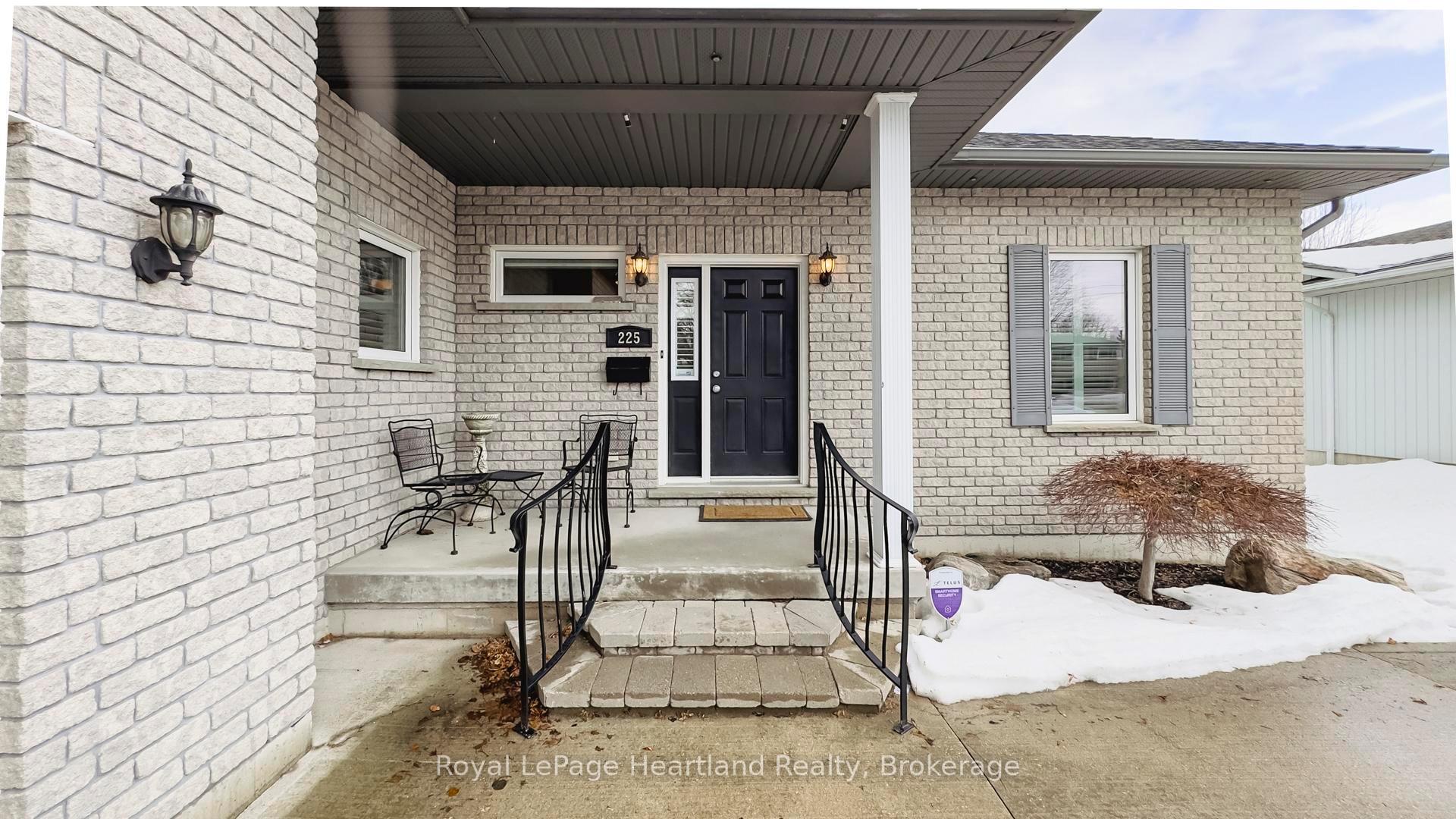 Photo 2 of 225 Bennett Street E, Goderich, Goderich (Town) — HOMEH