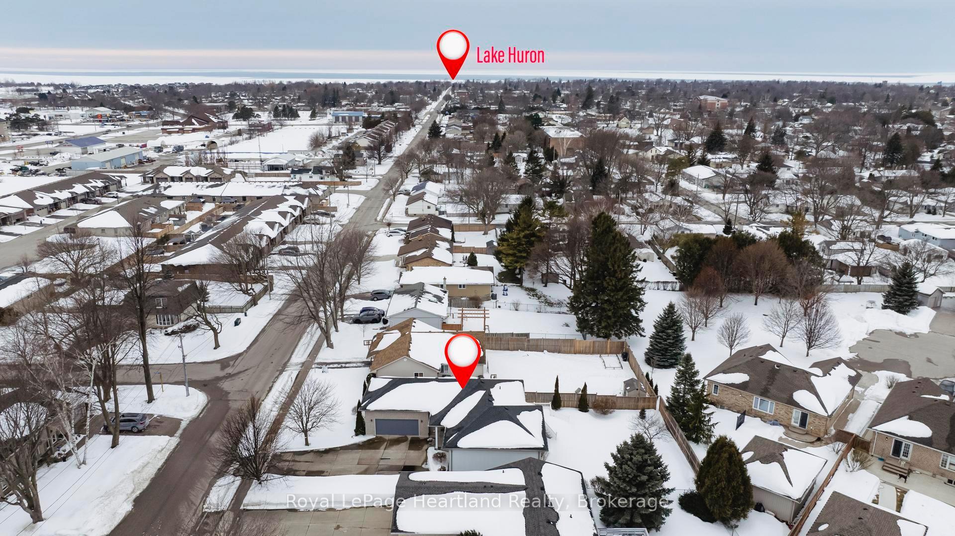 Photo 3 of 225 Bennett Street E, Goderich, Goderich (Town) — HOMEH