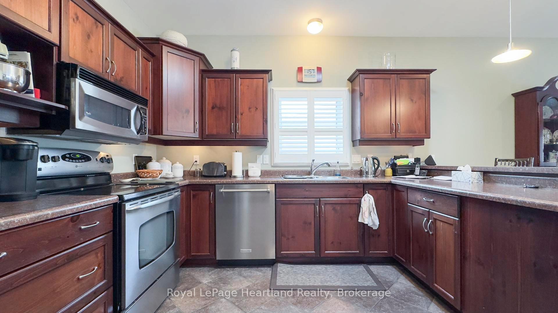 Photo 18 of 225 Bennett Street E, Goderich, Goderich (Town) — HOMEH