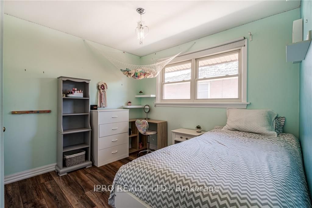 Photo 17 of 79 Sandalwood Avenue, Hamilton, Huntington — HOMEH