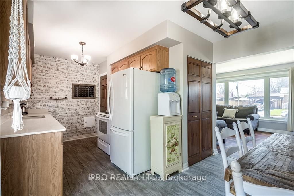 Photo 5 of 79 Sandalwood Avenue, Hamilton, Huntington — HOMEH
