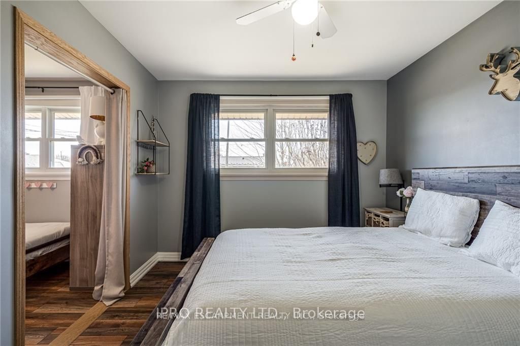 Photo 10 of 79 Sandalwood Avenue, Hamilton, Huntington — HOMEH