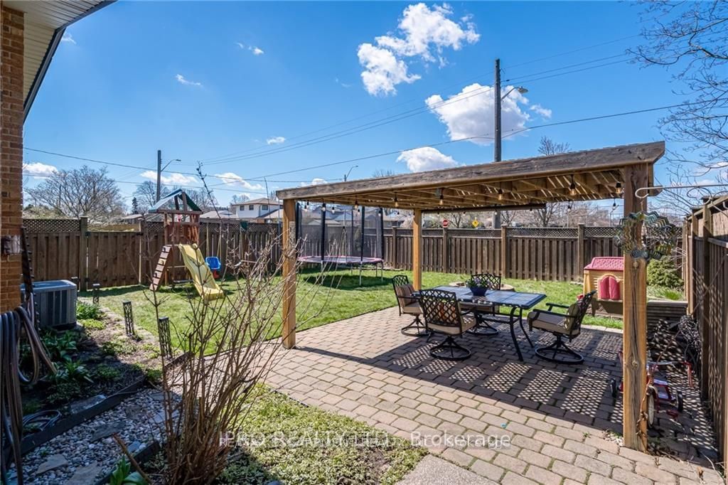 Photo 19 of 79 Sandalwood Avenue, Hamilton, Huntington — HOMEH