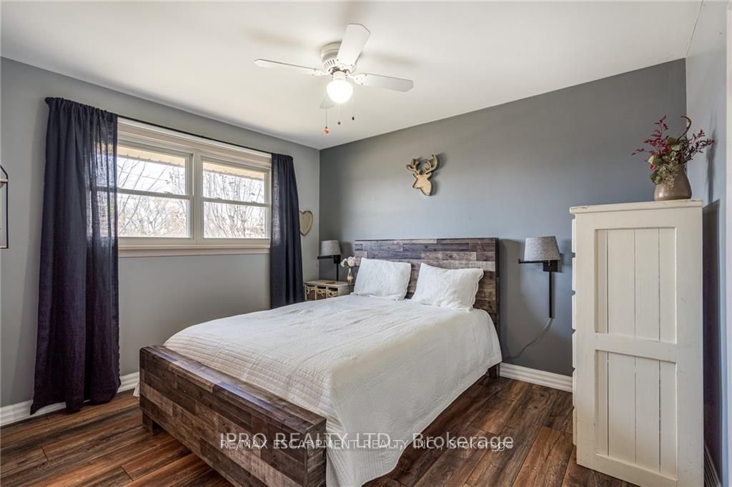 Photo 11 of 79 Sandalwood Avenue, Hamilton, Huntington — HOMEH