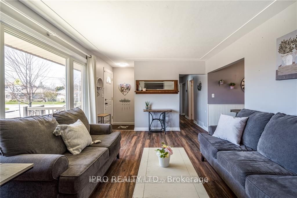 Photo 2 of 79 Sandalwood Avenue, Hamilton, Huntington — HOMEH