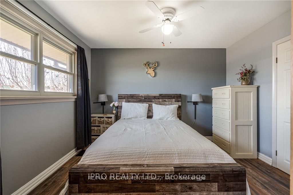 Photo 12 of 79 Sandalwood Avenue, Hamilton, Huntington — HOMEH
