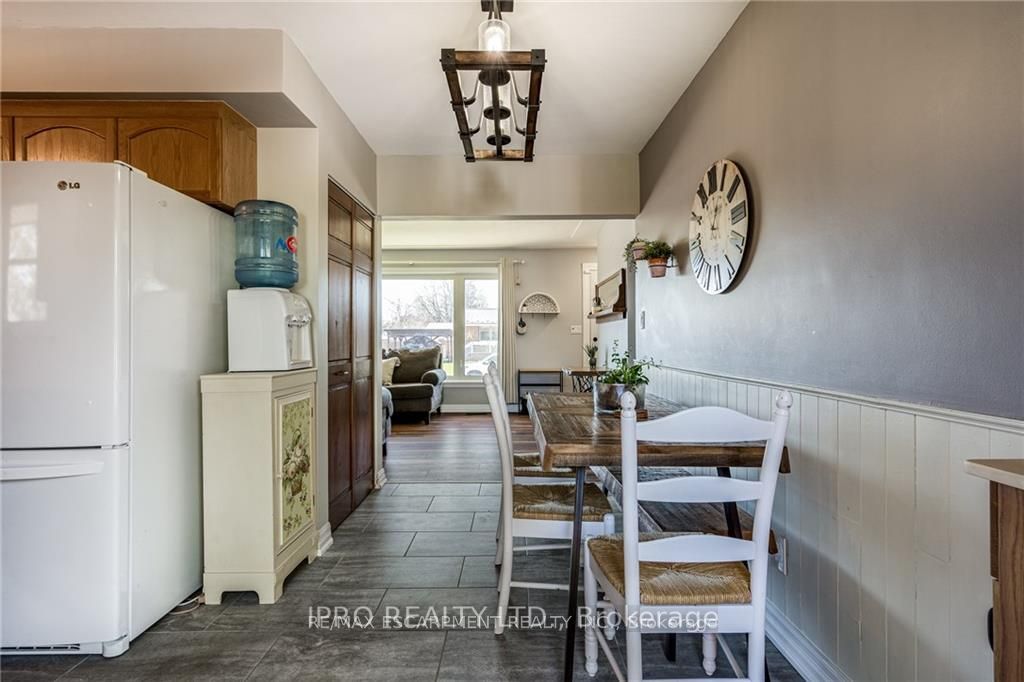 Photo 6 of 79 Sandalwood Avenue, Hamilton, Huntington — HOMEH