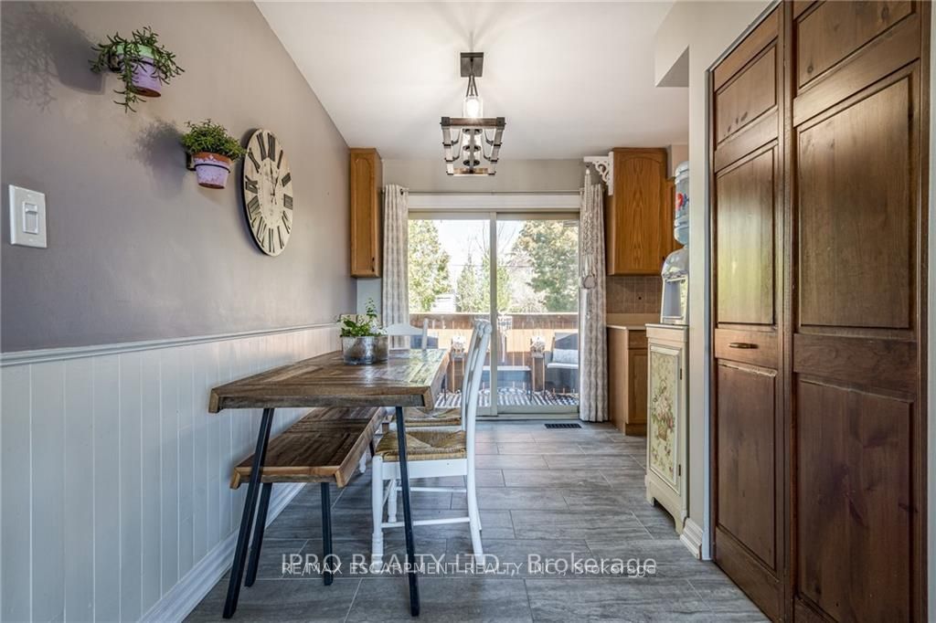 Photo 7 of 79 Sandalwood Avenue, Hamilton, Huntington — HOMEH