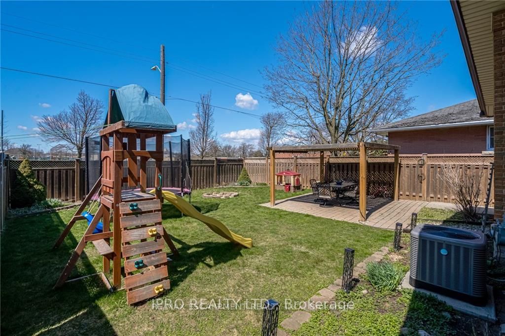 Photo 21 of 79 Sandalwood Avenue, Hamilton, Huntington — HOMEH