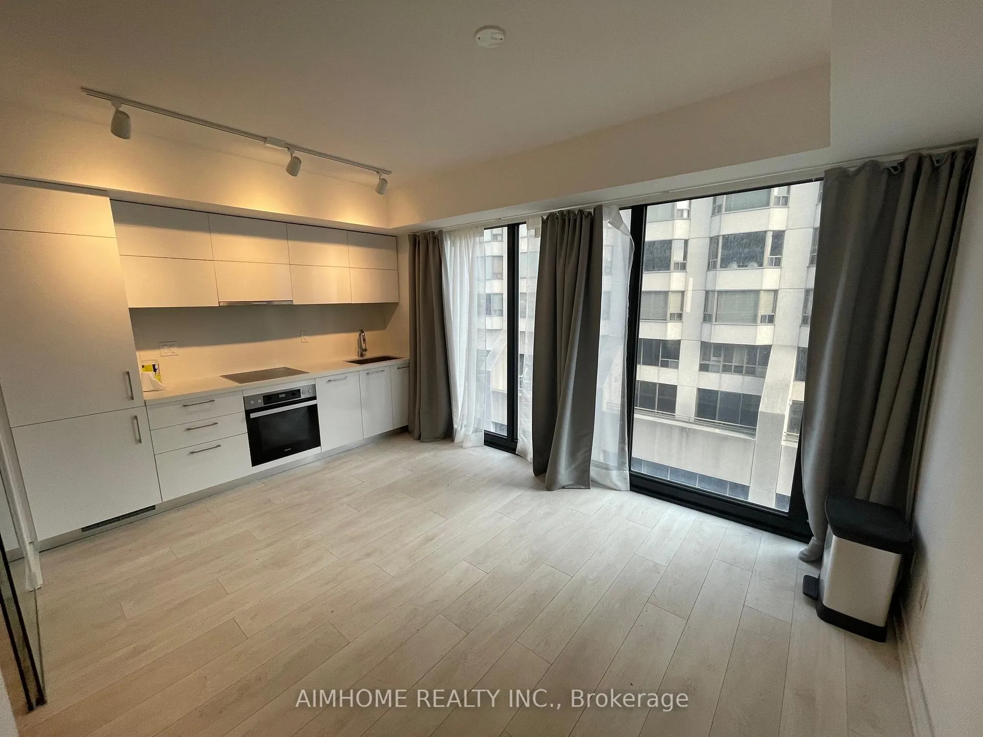Photo 3 of Unit 1607, 188 Cumberland Street, Toronto, The Annex — HOMEH