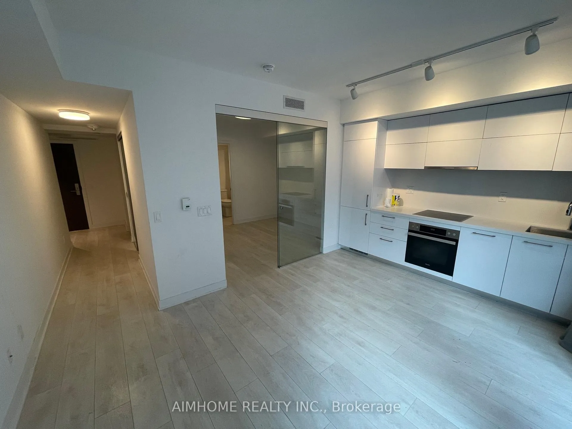 Photo 4 of Unit 1607, 188 Cumberland Street, Toronto, The Annex — HOMEH