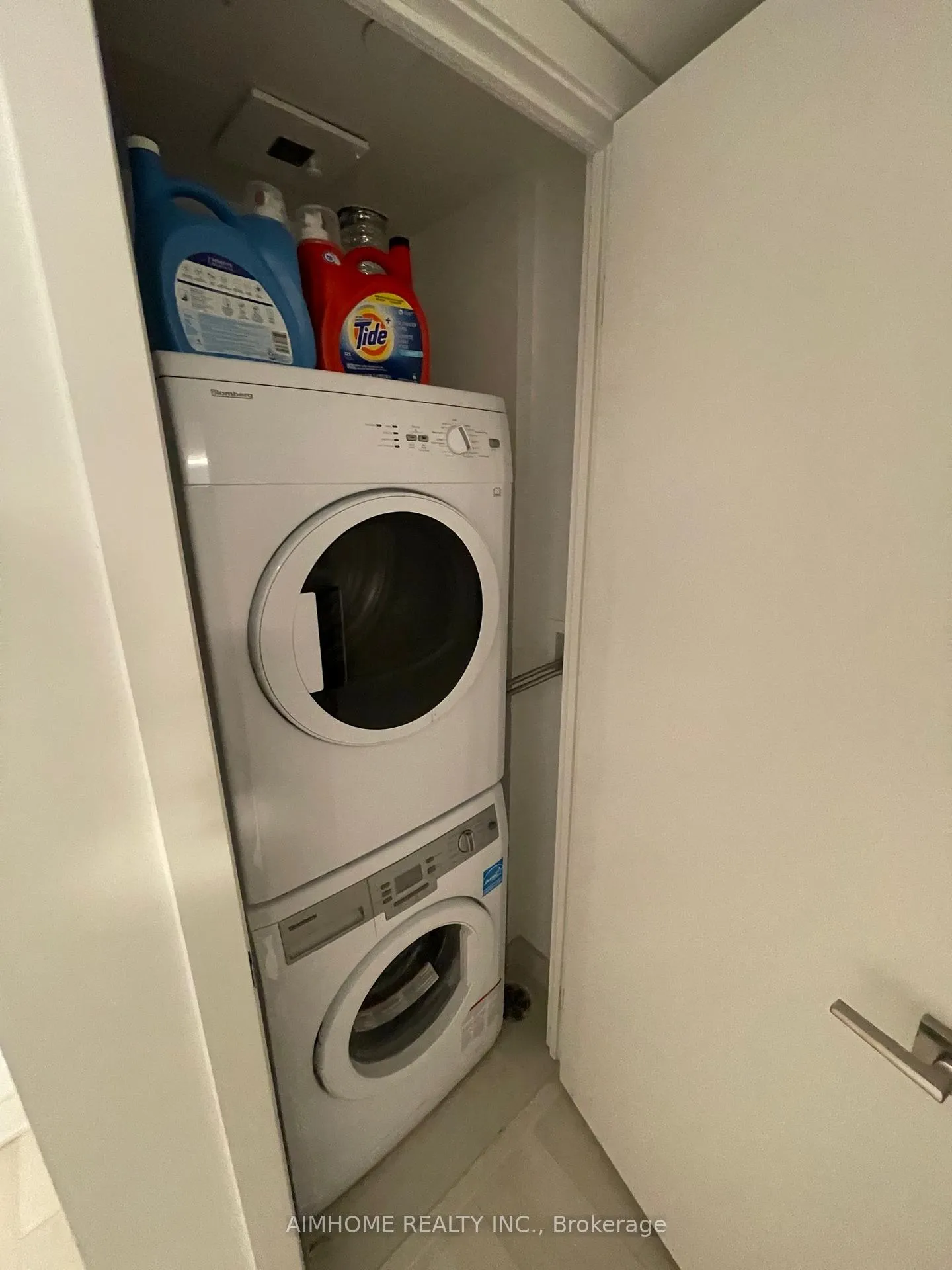 Photo 8 of Unit 1607, 188 Cumberland Street, Toronto, The Annex — HOMEH