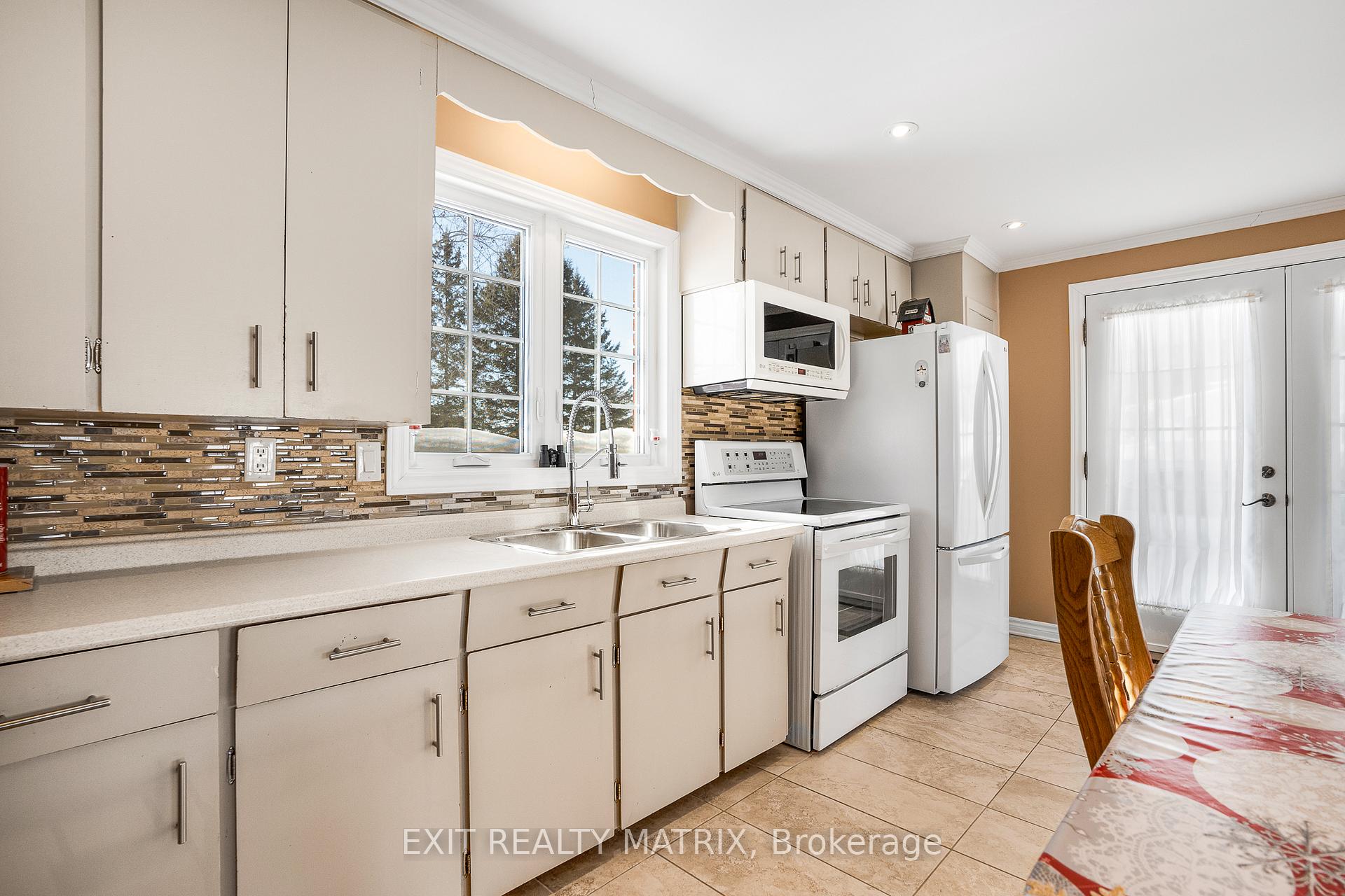 Photo 13 of 228 Main Street E, Champlain, Vankleek Hill — HOMEH