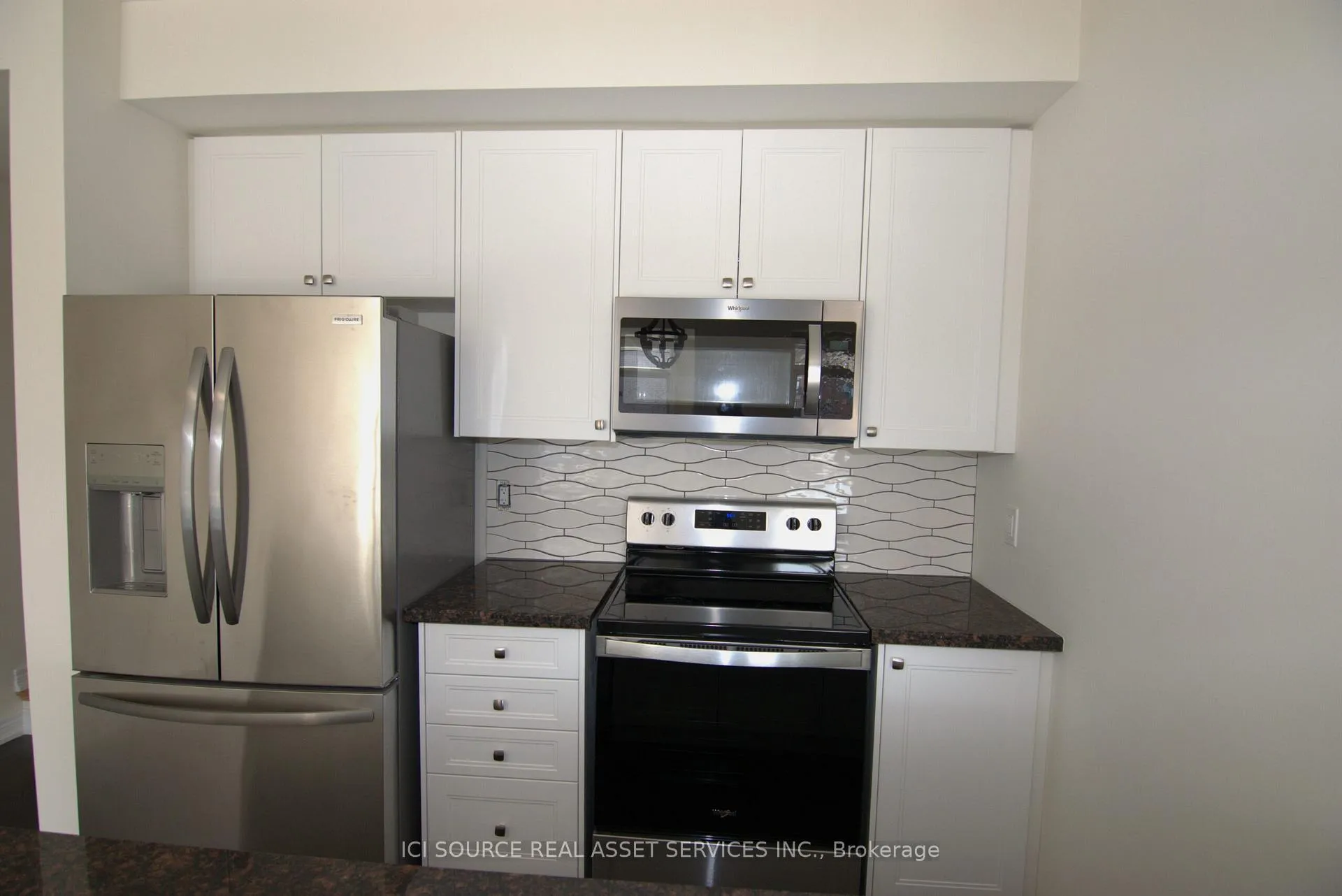Photo 6 of 448 Salem Road S, Ajax, South East — HOMEH
