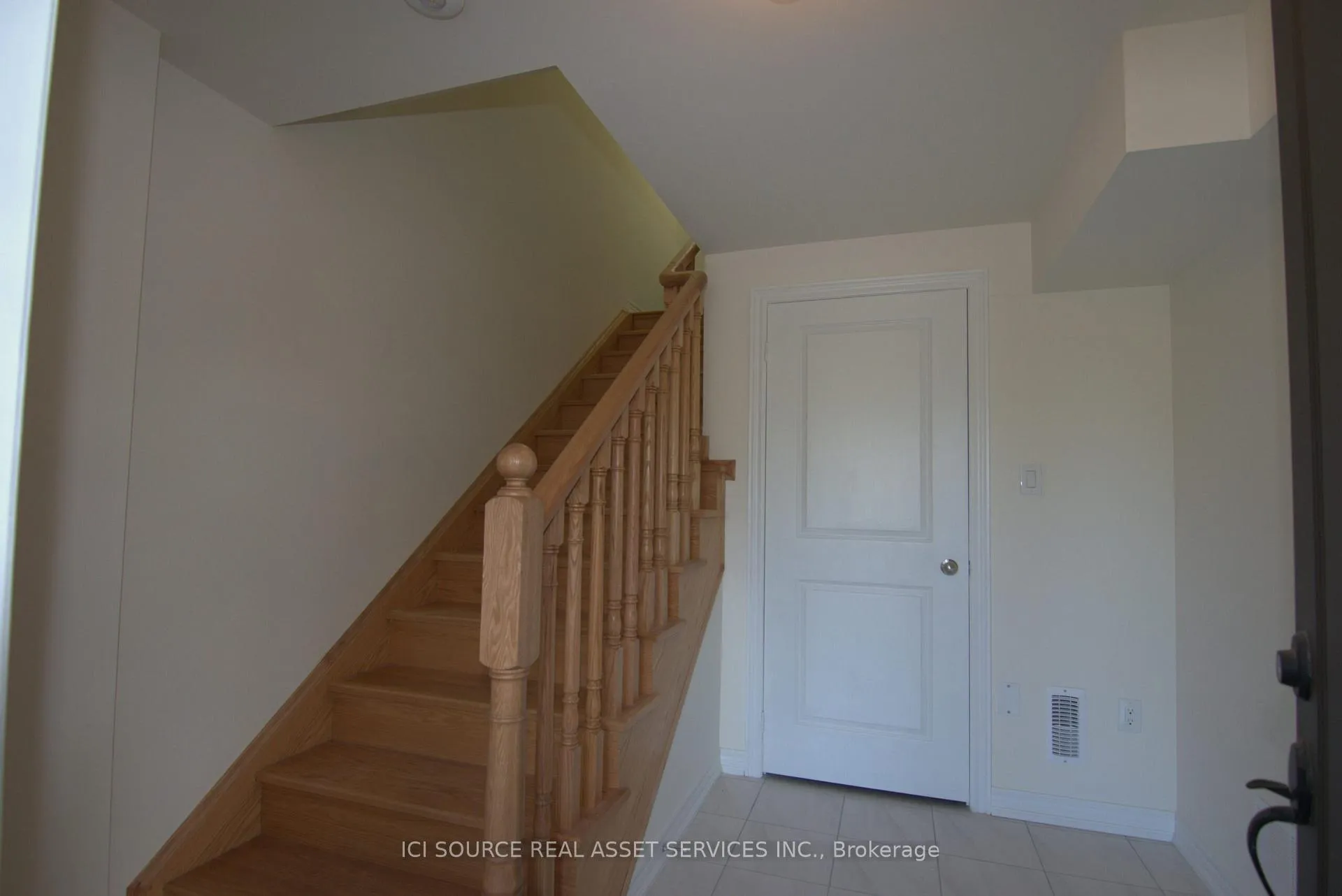 Photo 9 of 448 Salem Road S, Ajax, South East — HOMEH