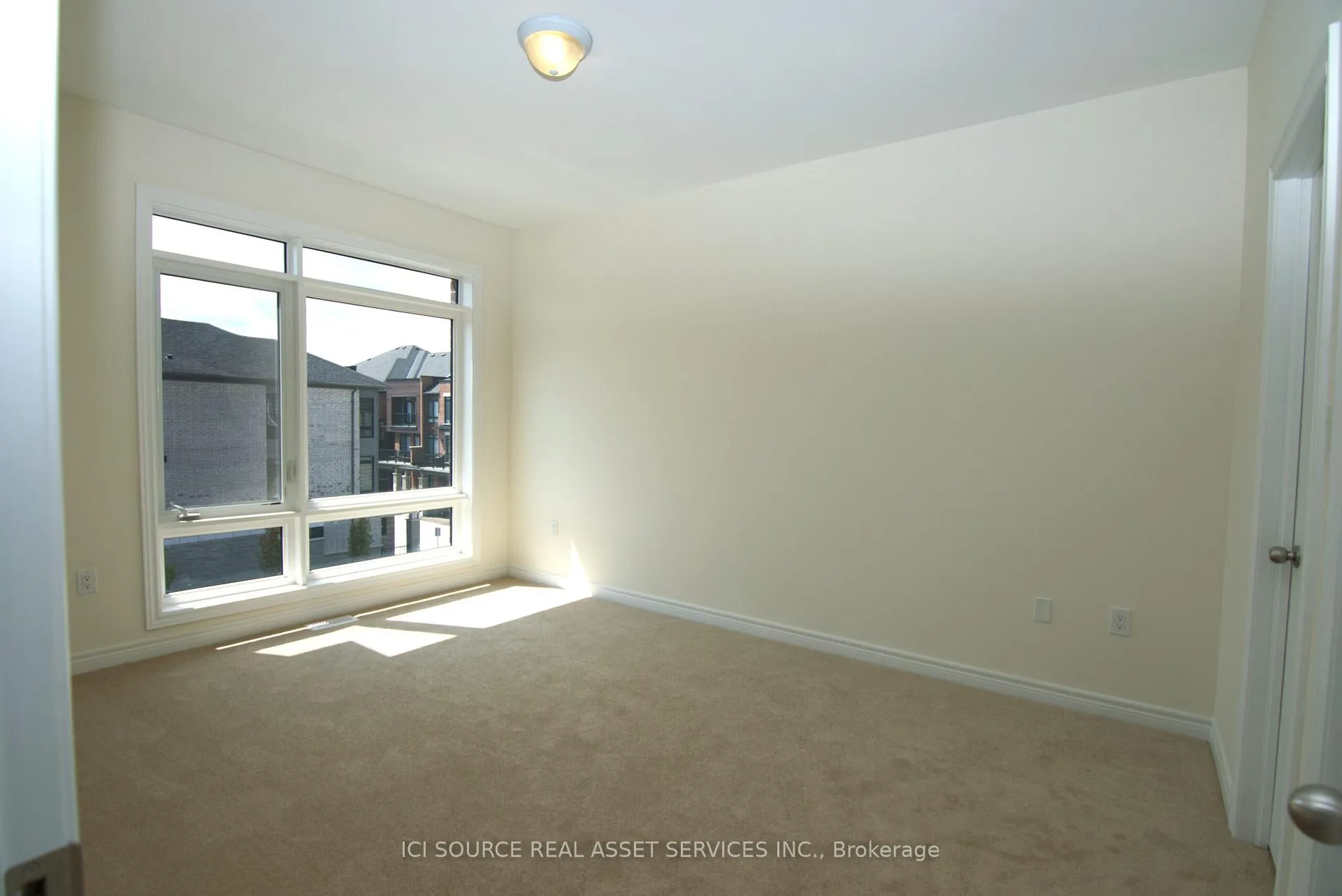 Photo 15 of 448 Salem Road S, Ajax, South East — HOMEH